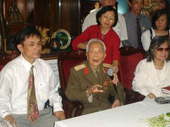 Kỹ sư tên lửa nghiên cứu cây trồng: ‘Đại tướng thương nông dân lắm!’