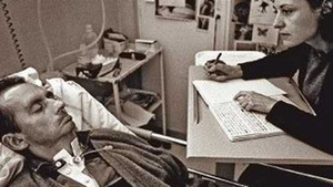 Nguyên tổng biên tập viết sách bằng... mắt