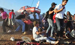 Video: Xe tải hạng nặng mất lái, 8 người thiệt mạng