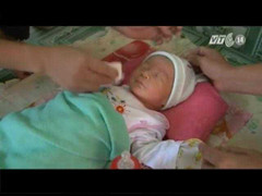 Gia đình bé bị chôn sống muốn nhận lại con