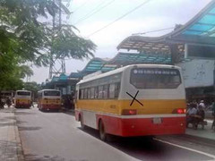 Xe buýt nhái 'đại náo' giữa Thủ đô