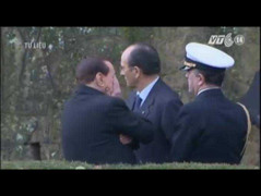 Ông trùm tỷ phú Ý phải đi nhặt rác 1 năm