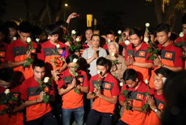 Nóng 24h: U19 Việt Nam nhận huy hiệu Đại tướng Võ Nguyên Giáp