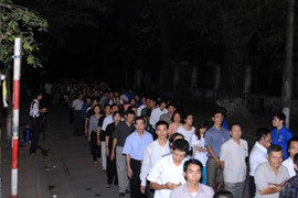 Dòng người vẫn nối dài vô tận vào viếng Đại tướng