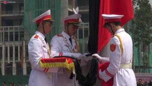 Video: Lễ treo cờ rủ Quốc tang ở Quảng trường Ba Đình