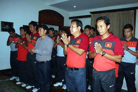 U23 Việt Nam viếng Đại tướng Võ Nguyên Giáp nơi đất khách