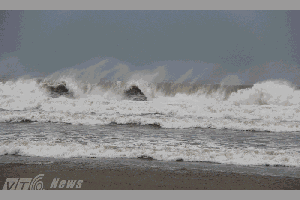 Liên tiếp tàu cá miền Trung gặp nạn do bão số 11
