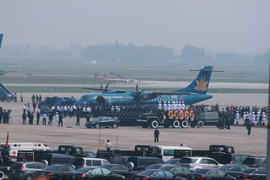 Chùm ảnh rước linh cữu Đại tướng lên chuyên cơ đặc biệt