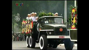 Video: Linh xa chở linh cữu Đại tướng đi qua phố Hà Nội