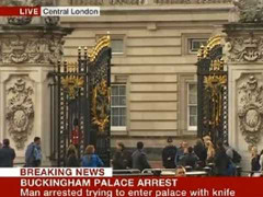 Anh bắt kẻ cầm dao đột nhập cung điện Nữ hoàng
