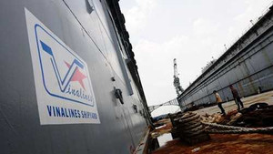 Vinalines: Buôn 'sắt vụn', đút túi tiền tỷ