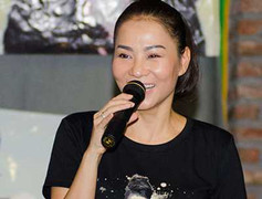 Thu Minh đau mắt vẫn quậy tưng bừng