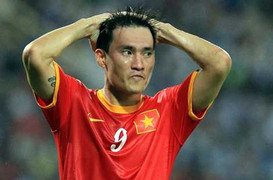 Công Vinh vui vẻ ngồi dự bị?