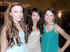 Nữ sinh Việt nhận bằng khen Tổng thống Mỹ