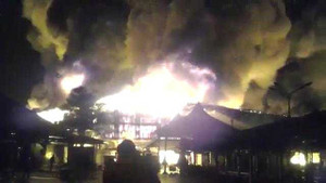 Video: 'Bà hoả' thiêu rụi trung tâm mua sắm Thái Lan