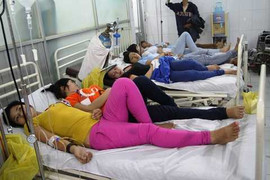 Ngộ độc tập thể, hơn 100 công nhân nhập viện