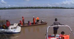 Video: Vớt được 8 thi thể trong tai nạn máy bay Lào