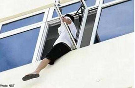 Nam thanh niên muốn tự tử từ tầng 17