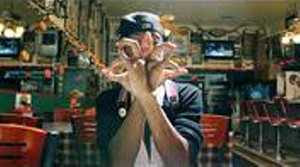 Kinh ngạc với những ngón tay của chàng trai trong clip