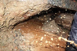 Xuất hiện hố tử thần gần chân cầu Lê Văn Sỹ