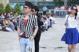 'Thảm họa' Quân Kun quì lạy van xin giám khảo Vietnam Idol