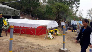 Hàng chục ngàn người vẫn lặng lẽ viếng mộ Đại tướng