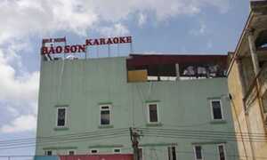 Một thiếu nữ tử vong khi đang hát karaoke