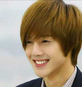 5.000 fan Nhật vây sân bay đón trai đẹp Kim Hyun Joong