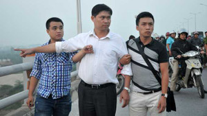 Video: Bác sỹ thẩm mỹ tái hiện ném xác bệnh nhân xuống sông