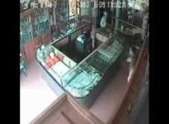 Clip: Nổ súng cướp tiệm vàng ở Thái Nguyên