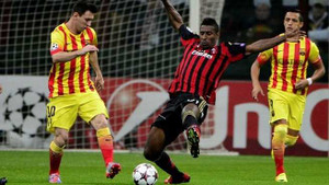 Messi, Kaka tỏa sáng, AC Milan chia điểm cùng Barca