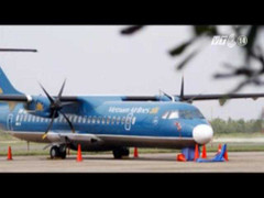 Video: Máy bay Vietnam Airlines rơi lốp, gãy càng sau hạ cánh
