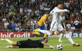 Ronaldo lập cú đúp, Real đả bại Juve
