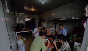 Cuộc sống trong 'quan tài nổi' của công nhân Trung Quốc