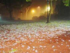 Video: Mưa đá kèm lốc xoáy ở Đồng Nai