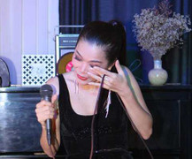 Mỹ Lệ bật khóc trong đêm nhạc Hướng về miền Trung