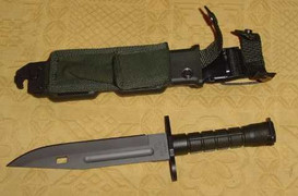 Xách dao găm chém thẳng đầu bạn nhậu