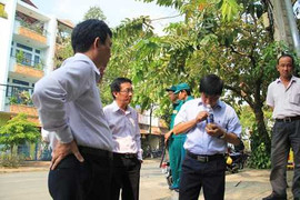 Truy nguyên nhân 'hố đen' phun như núi lửa