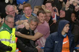 Sung sướng với Mourinho, chẳng biết Torres là ai