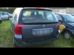 Bé gái 20 tháng tuổi bị mẹ bỏ đói trong cốp xe