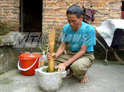 Dũng sĩ diệt Mỹ có biệt tài trị sỏi thận, rắn cắn bằng lá tươi