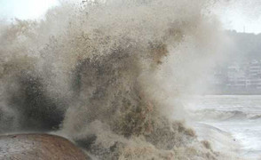 Bão Krosa giật cấp 15 tiến sát biển Đông