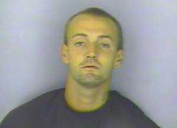 Sát thủ điên cuồng xả súng giết cả nhà bạn gái