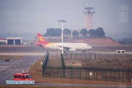 Tung tin đánh bom máy bay, 3 người TQ bị bắt