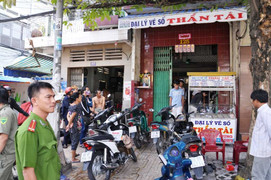 8 người bị tạt a xít gây chấn động giữa Sài Gòn