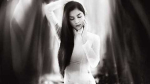 Tăng Thanh Hà đẹp mê hoặc trong khu rừng bí mật