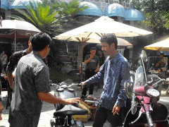 Chợ 've chai' ngàn đô