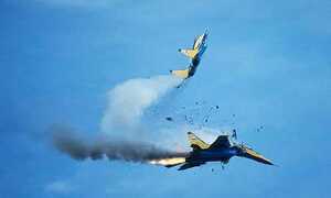 Video: Hai máy bay đâm nhau trên bầu trời Mỹ