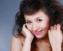 Lộ clip hậu trường Vân Hugo làm MC hài chưa từng thấy