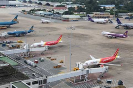 Bão số 12 phức tạp, hàng không hủy chuyến